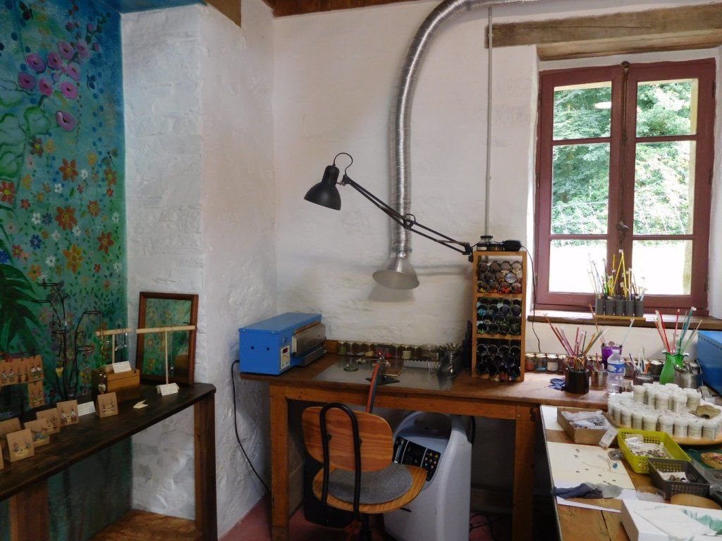 Mon poste de travail où je passe beaucoup de temps à la création de mes perles en verre.