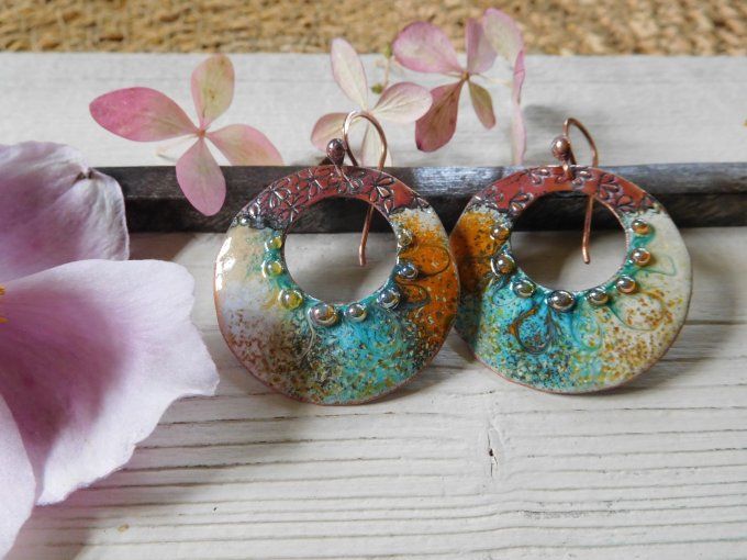 Boucles d'oreilles "créoles".