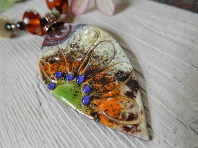 Long collier bohème perles en verre et émaux sur cuivre