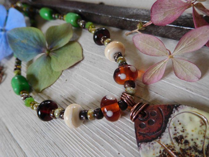 Long collier bohème perles en verre et émaux sur cuivre