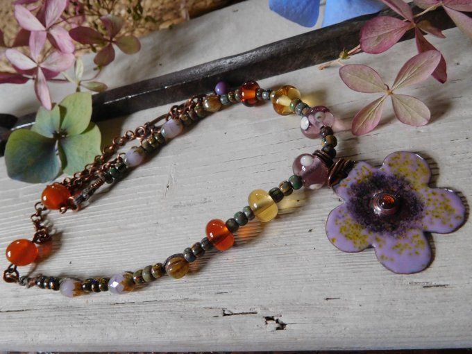 Collier bohème perles en verre et émaux sur cuivre