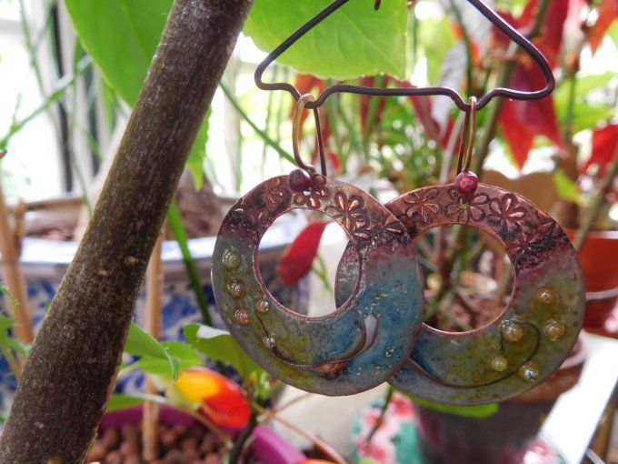 Boucles d'oreilles "créoles".