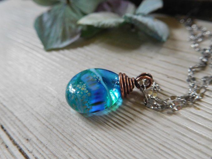 Pendentif en verre avec chaîne