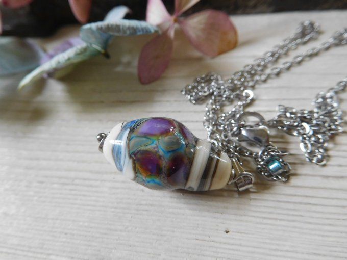 Pendentif en verre avec chaîne