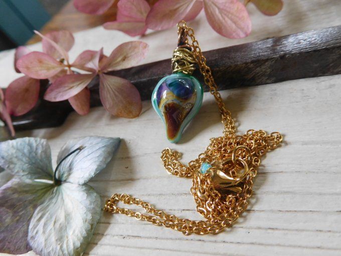Pendentif en verre avec chaîne