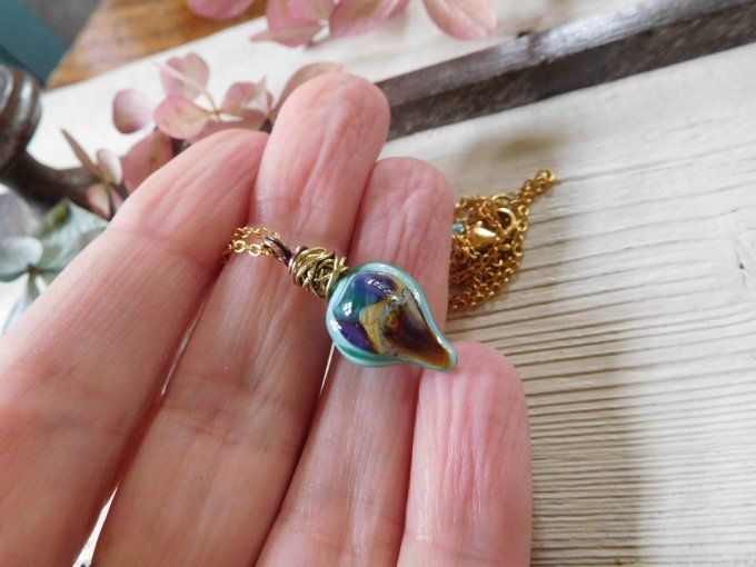 Pendentif en verre avec chaîne