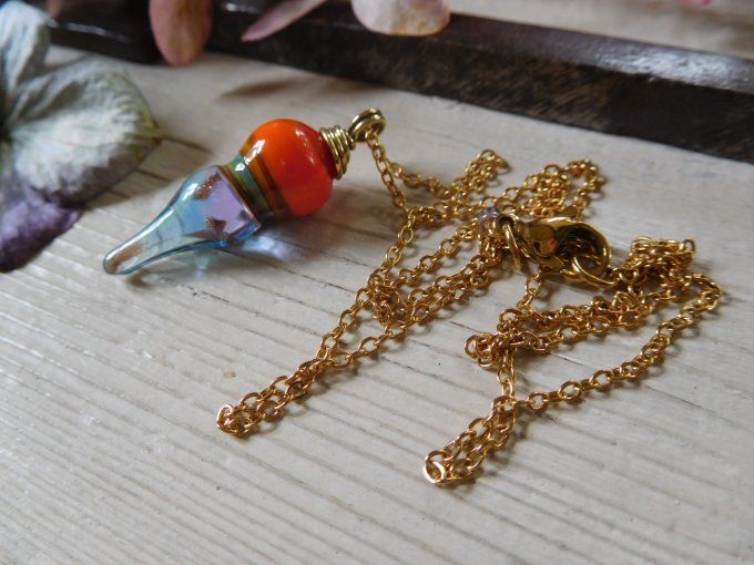 Pendentif en verre avec chaîne