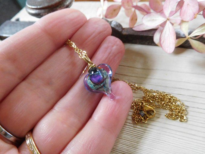 Pendentif en verre avec chaîne