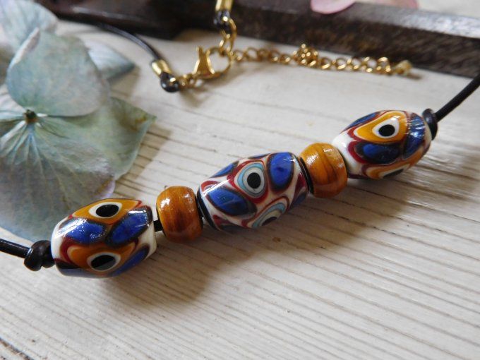 Collier ras de cou perles en verre et cordon cuir