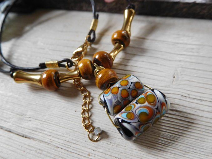 Collier ras de cou perles en verre et cordon cuir