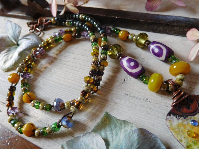 Long collier bohème perles en verre et émaux sur cuivre
