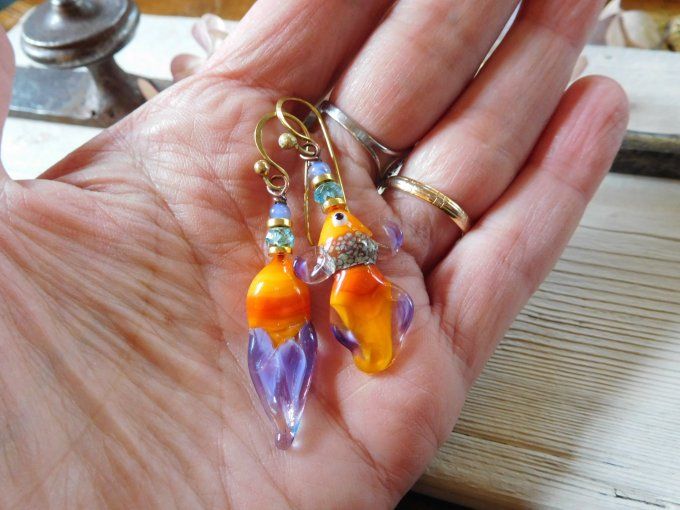 Boucles d'oreilles dépareillées