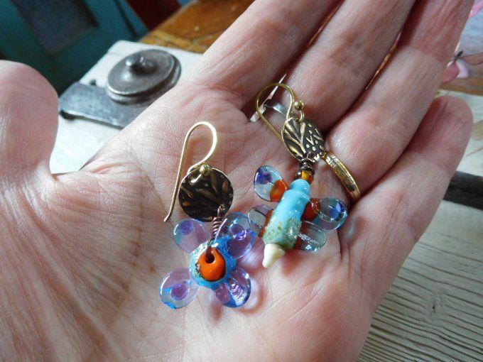 Boucles d'oreilles dépareillées