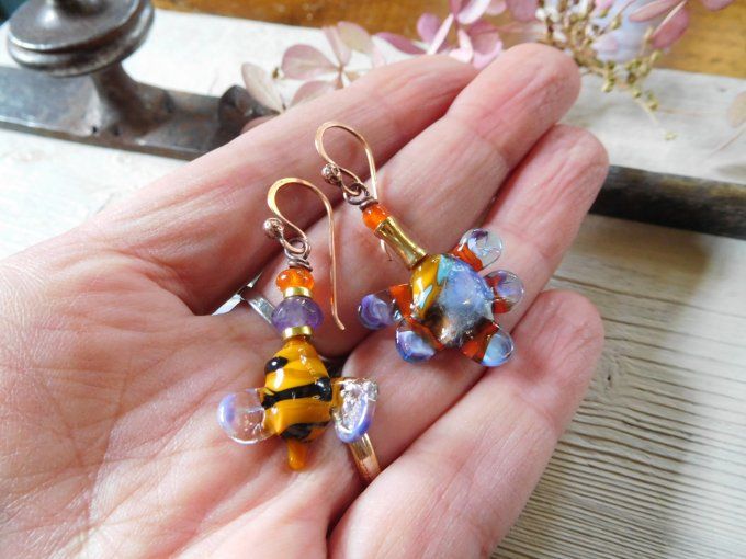 Boucles d'oreilles dépareillées