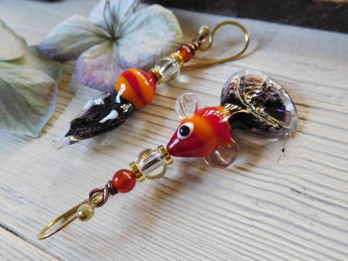 Boucles d'oreilles dépareillées