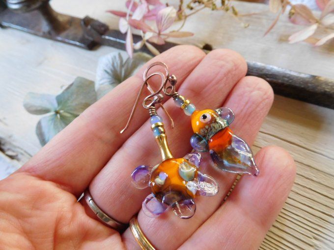 Boucles d'oreilles dépareillées