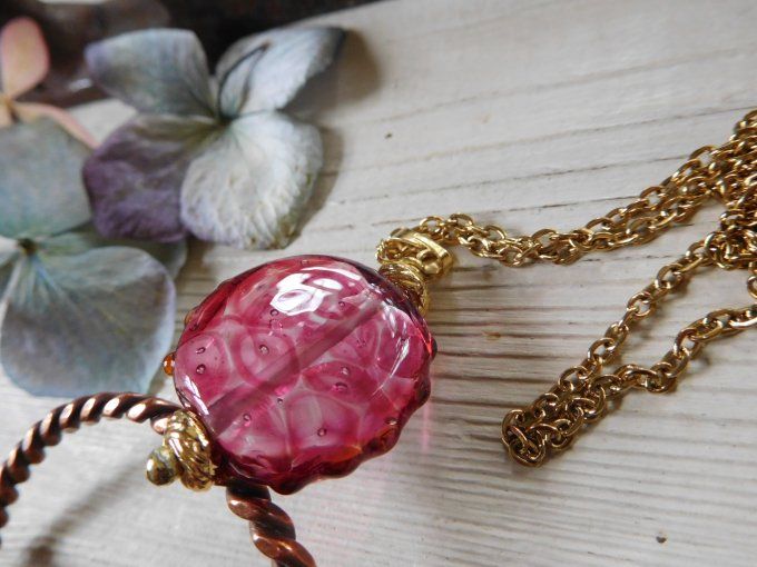 Collier chaîne avec grosse perle en verre en pendentif