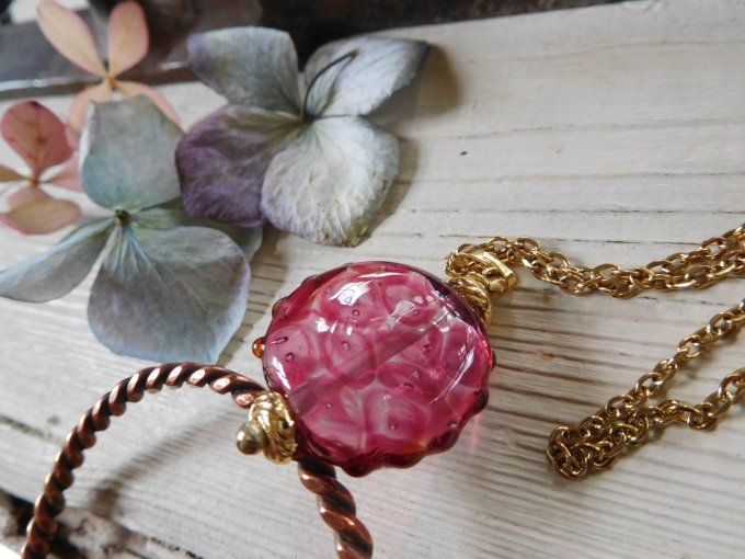 Collier chaîne avec grosse perle en verre en pendentif