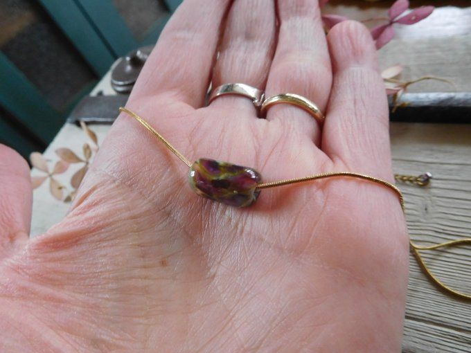 Pendentif en verre avec chaîne ras de cou