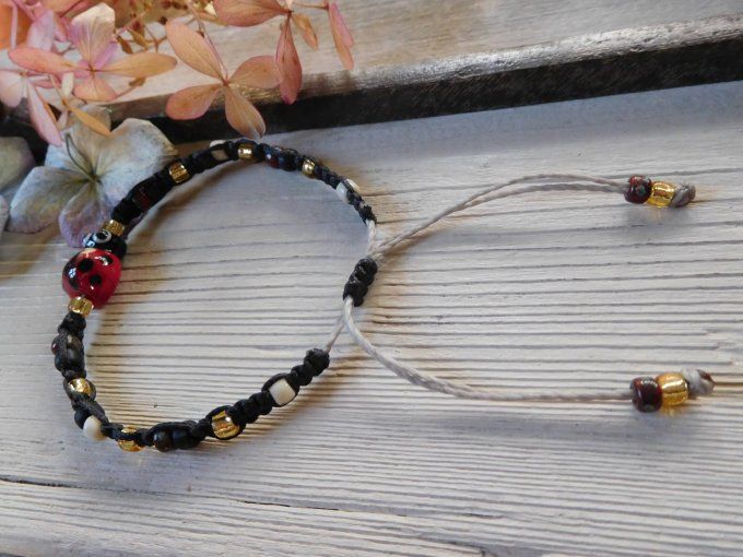 Bracelet porte bonheur ajustable